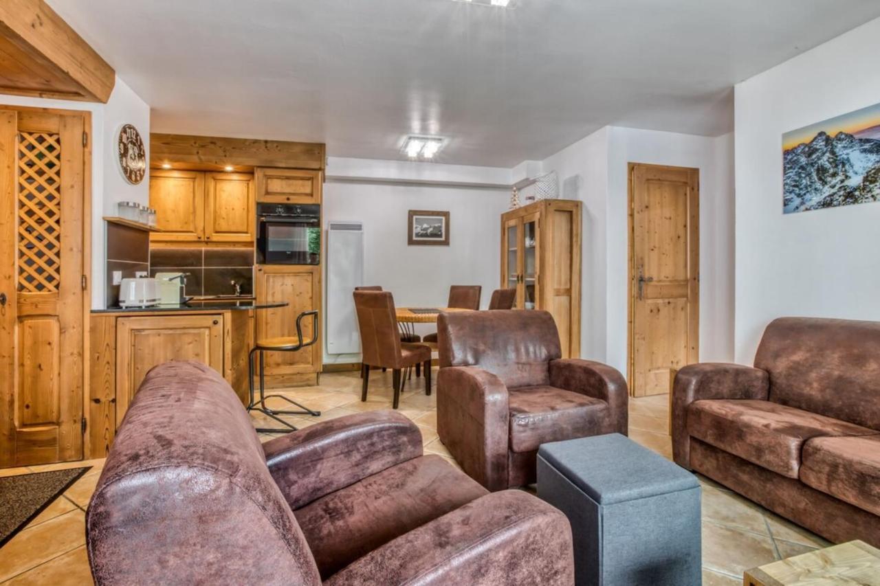 Villa Vallet- Newly Renovated 2 Bedroom Nestled Just Off The Main Street Chamonix Extérieur photo
