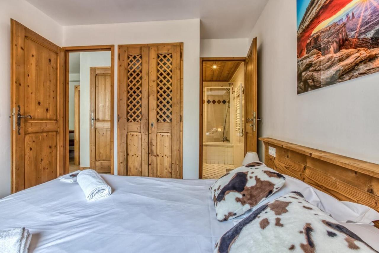 Villa Vallet- Newly Renovated 2 Bedroom Nestled Just Off The Main Street Chamonix Extérieur photo